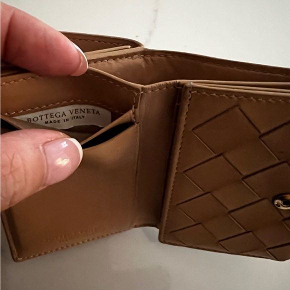 Bottega Veneta Intrecciato Tri-Fold Wallet - Picture 10 of 10